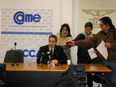 Conferencia de prensa en el CICAE