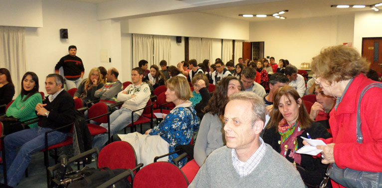 Conferencia Damián Di Pace en Puan