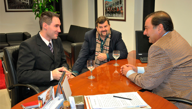 Damian Di Pace con el Intendente de Salta